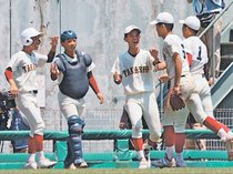 高岡商、意地の反撃　夏の高校野球富山大会、９回裏・岡田の投球に奮起