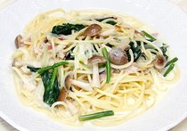 シメジとホウレン草のクリームスパゲティ