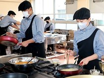 仮設住宅での炊き出しに向け準備　高岡龍谷高調理部が輪島で２２０食提供