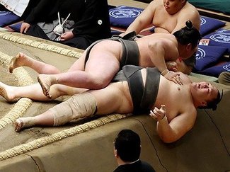 朝乃山痛恨 初黒星、来場所再十両厳しく　大相撲夏場所４日目