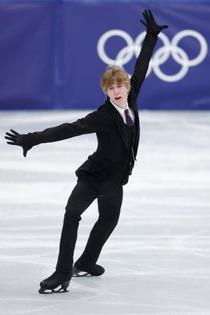 カナダ、男子ＳＰでゴゴレフ貢献