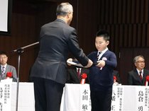 児童３６人表彰　富山第一銀小学生図画コンクール