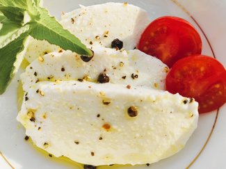 骨粗しょう症予防にも！意外と簡単 手作りチーズ【休日のレシピ（38）】