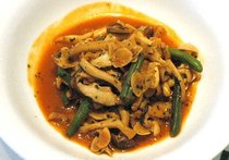 ツブ貝とキノコのソテー　ゆずポン酢風味