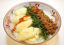 イカの天ぷらと納豆の丼