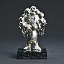 ミャクミャクのスズ製オブジェ　能作が製造