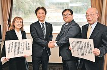 氷見の３農業事業者、菊地市長に受賞報告
