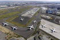 大手と中堅航空の資本連携を促進