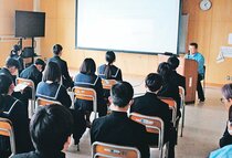 北方領土の暮らし知って　入善中で学習会、ビザなし交流を解説