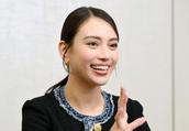 インタビューに答える滝沢カレン