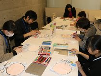 塗り絵でモザイク画制作、ギネス世界記録目指す　黒部・コラーレ開館３０周年記念