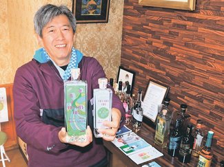 蒸留所の夢を富山で　能登地震で珠洲から朝日へ移住の松田さん、町特産使い感謝のジン