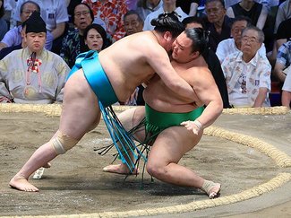 朝乃山が左膝負傷、５日目以降の出場厳しく　名古屋場所４日目、一山本に押し倒される