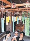 えと飾りで彩り　南砺・高瀬神社に風鈴５５５個