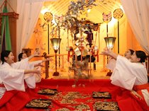 運勢上昇願い、おみくじ高々と　高岡・射水神社