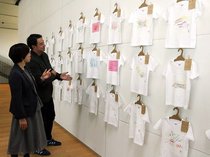 赤ちゃんの絵、Ｔシャツアートに　県美術館で「ＢＡＢＹ　ＡＲＴ　ＴＯＹＡＭＡ」展
