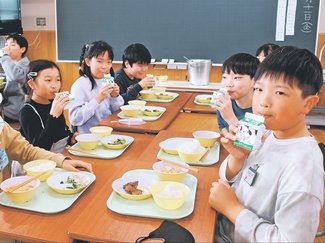 とやま給食たんけん（１）毎日の定番 牛乳<br />県産１００％ 地元の味