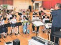 京大オケと共演へ元気よく　南砺の小中学生、２７日サマーコンサートに向け練習