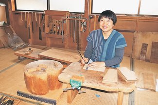 てくてく風土記<br />朝日町東草野（４）指ものｃａｓｓｅｔｔａ