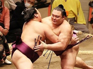 朝乃山、速攻５連勝　大相撲初場所５日目
