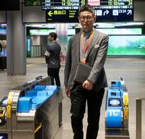 ＪＲ西、新型の顔認証改札機公開