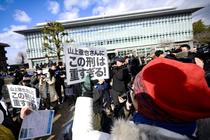 被告の不遇な生い立ち、影響否定