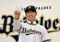 オリックス１位の藤川が入団合意