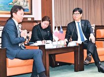 台湾訪問団　氷見と高雄の交流促進　両市長会談、観光・文化を通じ