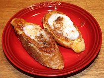 ナポリのフレンチトースト（アンチョビバターソース）