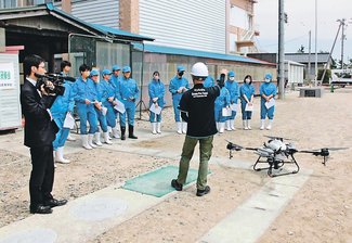ハイスクールプレス<br />ドローン<ruby>操縦<rp>（</rp><rt>そうじゅう</rt><rp>）</rp></ruby>も体験　小矢部園芸高校