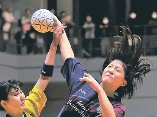 氷見十三・南部女子及ばず　春中ハンド第４日