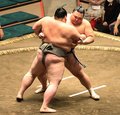 朝乃山 わずか４秒 難なく連勝　大相撲秋場所４日目