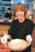 ＜駅停チカ飯＞１　ホルモン料理専門店「お多福」<br />客足絶えない「オアシス」／ＪＲ速星駅から徒歩約１分