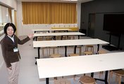 大型モニターや遮光カーテンなどを取り入れたサイエンス・ラボ＝富山市科学博物館