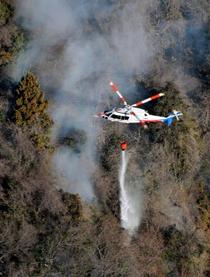 山梨の山林火災、延焼範囲が拡大
