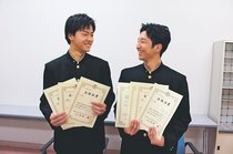 切磋琢磨し全商検定８種１級合格　新湊高３年、片田さん・松本さん快挙