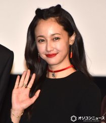 沢尻エリカ、天然な一面を暴露され赤面　直後に天然っぷり発揮し苦笑い