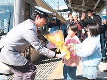 春だ！ワンコインでＧＯ　黒部で電車・バス乗り放題スタート