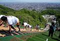 「世界一過酷な４００メートル」ジャンプ台逆走レースに、１００キロマラソン経験者が挑んでみた