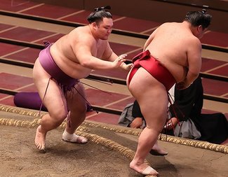朝乃山 土俵際ひやり４連勝　７月場所４日目