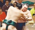 朝乃山、妙手決まり白星先行
