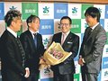 高岡のチューリップ切り花、出荷３００万本 過去最高に　市生産部会、市長に報告