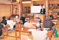 イタイイタイ病と患者差別テーマに研修　富山で本紙記者講演、僧侶ら３０人参加