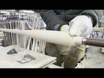 野球シーズン間近、木製バット生産最盛期　南砺の工場、手作業で調整