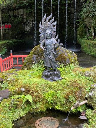 （41）心、清らかに。大岩山で滝に打たれる【やちやちが行く！！】