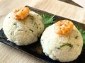 さっぱり爽やか！塩レモンエビ×⻘じそ酢飯おにぎり【休日のレシピ(111)】