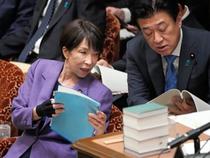 首相、旧姓使用の早期法制化意欲