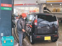 ガソリン値下げ始まる、県内「国の補助金」増額　利用客「家計助かる」、ＧＳは経営への打撃懸念