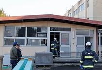 小学校で火災、６人搬送