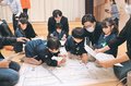 春から小学生、通学路の危険箇所チェック　砺波の園児、保護者と地図作り